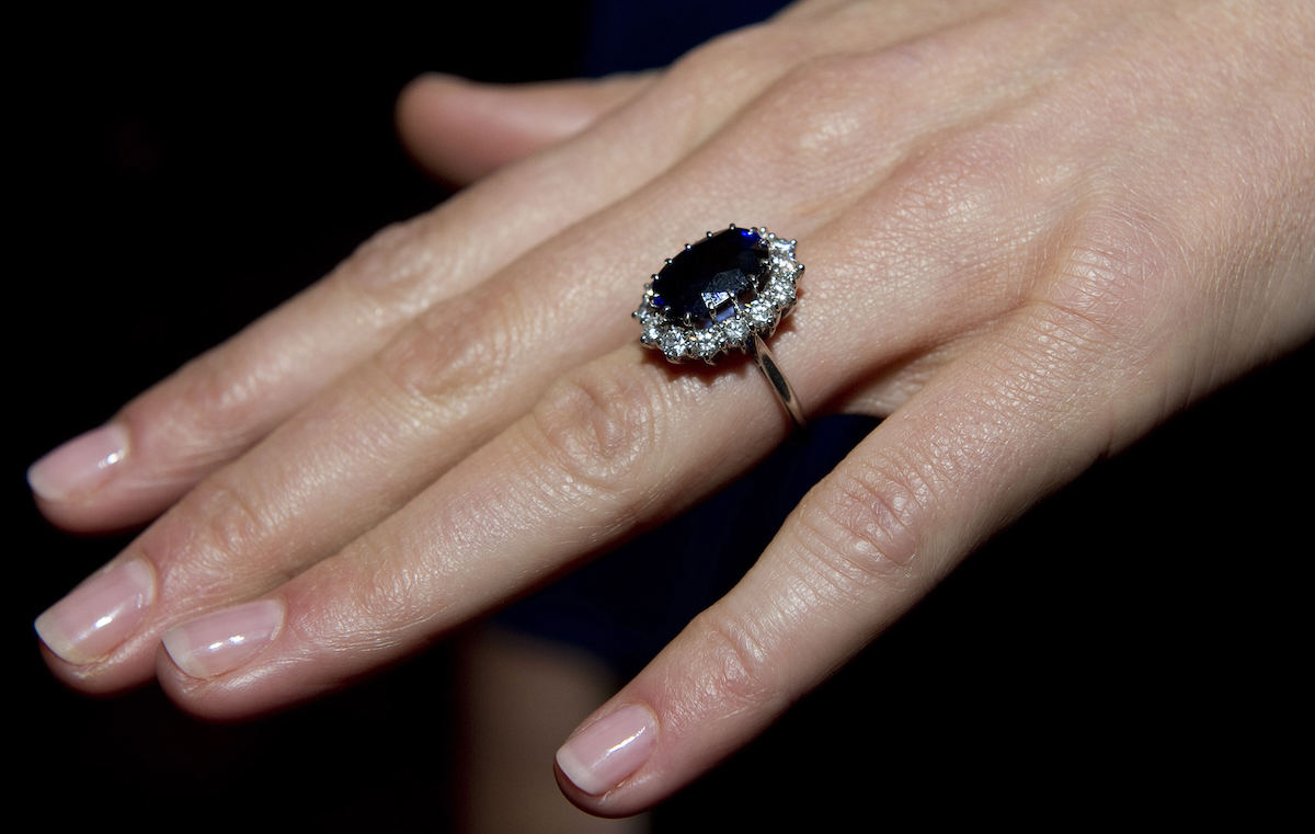 97 miljoen op je kaptafel dit zijn de duurste sieraden van prinses Catherine LINDA.nl