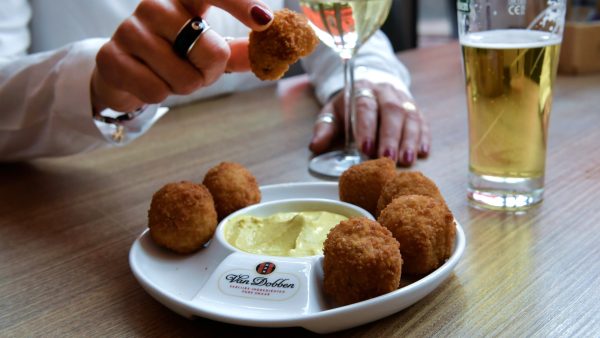 Bier en bitterballen: horeca wil weer open en komt met eigen routekaart