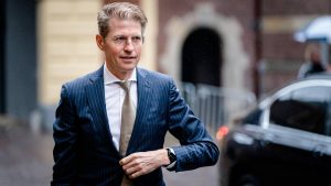 Thumbnail voor Minister Dekker: 'Ook ik werd eens thuis opgezocht door onbekenden'