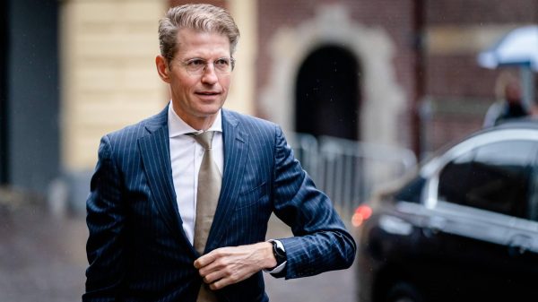 Minister Dekker: ook ik werd eens thuis opgezocht door onbekenden