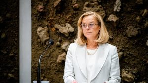 Thumbnail voor Beveiliging Sigrid Kaag opgeschroefd: politiepost bij woning van minister