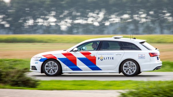 Auto-inbrekers en politiewagen crashen tijdens achtervolging