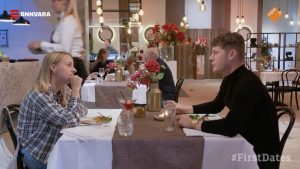 Thumbnail voor Kijkers 'First Dates' verbaasd over 'mama's-kindje' Niels: 'Dan ga ik er lekker tussen liggen'