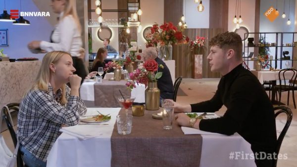 Kijkers 'First Dates' verbaasd over 'mama's-kindje' Niels: 'Dan ga ik er lekker tussen liggen'