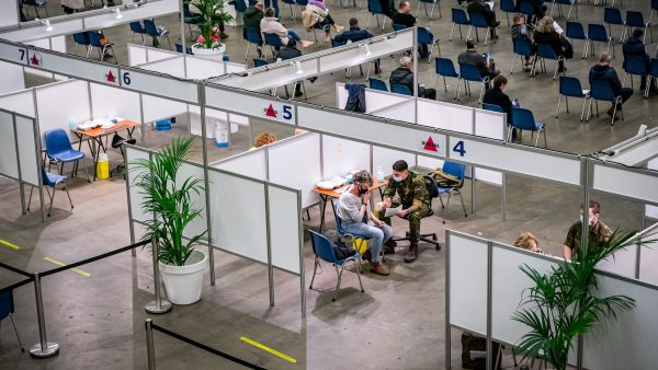 Romance op de priklocatie: 'Hij zou haar graag nog eens zien, maar dan zonder naalden in de buurt'