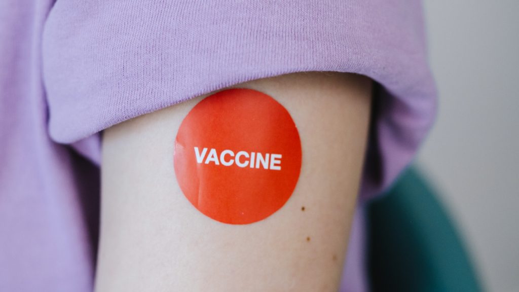 Je kind laten vaccineren tegen corona: geen landelijk advies, maar eigen keuze