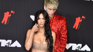 Thumbnail voor Machine Gun Kelly vraagt Megan Fox ten huwelijk: 'En toen dronken we elkaars bloed'