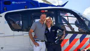Thumbnail voor Politievlieger Kirsti arresteert voortvluchtige, blijkt haar vriend te zijn: 'Beste aanzoek ooit'