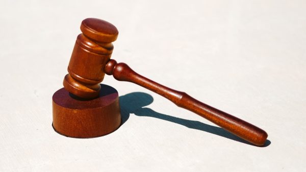 Syrische ex-kolonel schuldig bevonden aan misdaden tegen de menselijkheid: 'Vonnis is doorbraak voor slachtoffers'