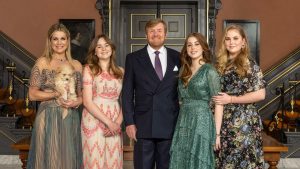 Thumbnail voor Blaffende honden bijten niet: hondje koningin Máxima verstoort online sessie