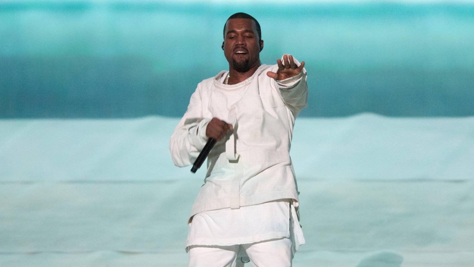 Politie onderzoekt of Kanye West een fan sloeg die om een handtekening vroeg