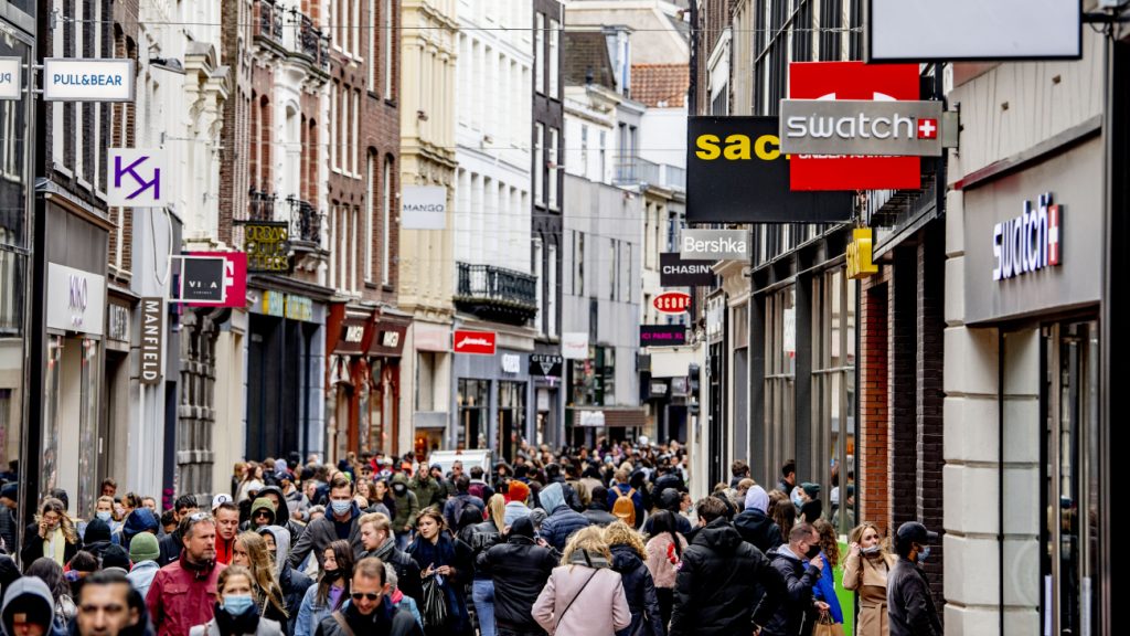 'Niet-essentiële winkels mogen zonder afspraak tot 17.00 uur open'