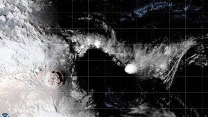Thumbnail voor Buitenaards mooi: aswolk na vulkaanuitbarsting Tonga te zien vanuit de ruimte