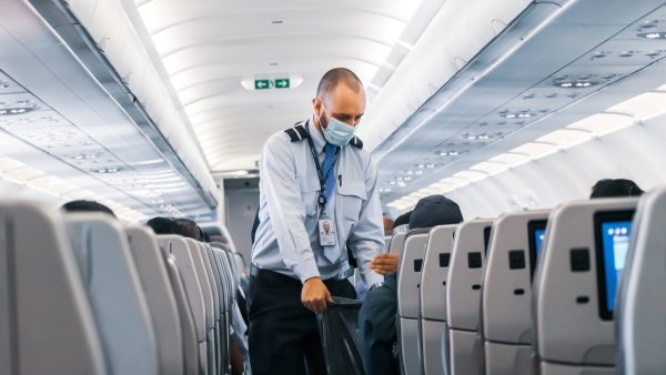 Duitser opgepakt op Schiphol na bewering over bom