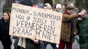 Thumbnail voor Duizenden mensen op Museumplein, demonstranten beginnen aan mars door de stad