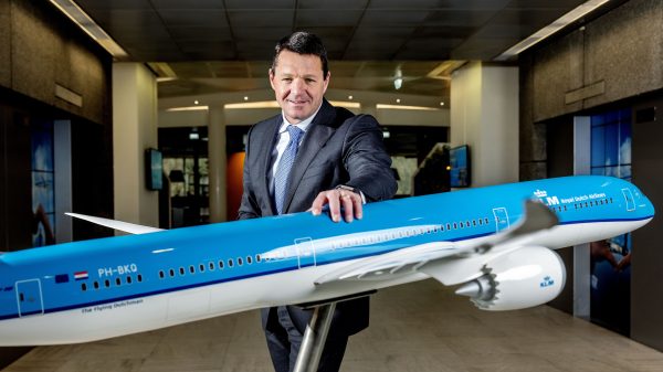 Weer duizenden handtekeningen onder petitie voor behoud KLM-baas Elbers