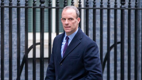 Vicepremier Raab zegt dat Johnson niet loog over lockdownborrels