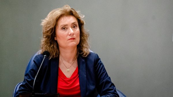 Partijen vragen Kamervoorzitter Bergkamp ingrijpen debat na uithalen Wilders