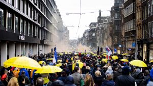 Thumbnail voor Studentes bedreigd om poster tegen coronaprotest: 'Ze zeiden dat ze me zouden verkrachten'