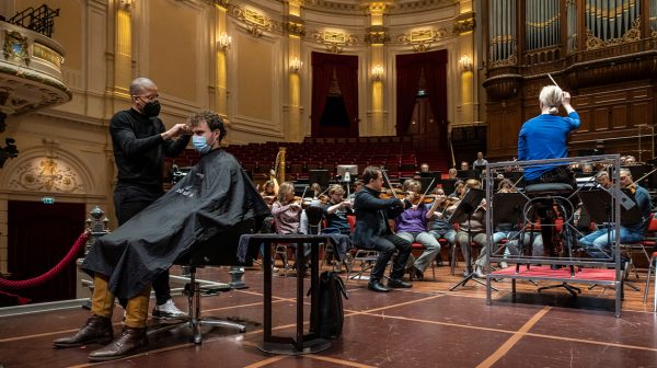 Kapsalon Theater- zo ziet een knipbeurt in het Concertgebouw eruit_