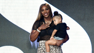 Thumbnail voor Tennisracket ingeruild: Serena Williams houdt lightsaber gevecht met dochter