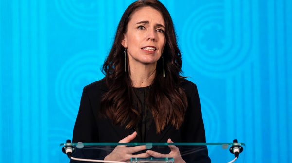 Nieuw-Zeelandse premier Ardern stelt eigen bruiloft uit vanwege corona