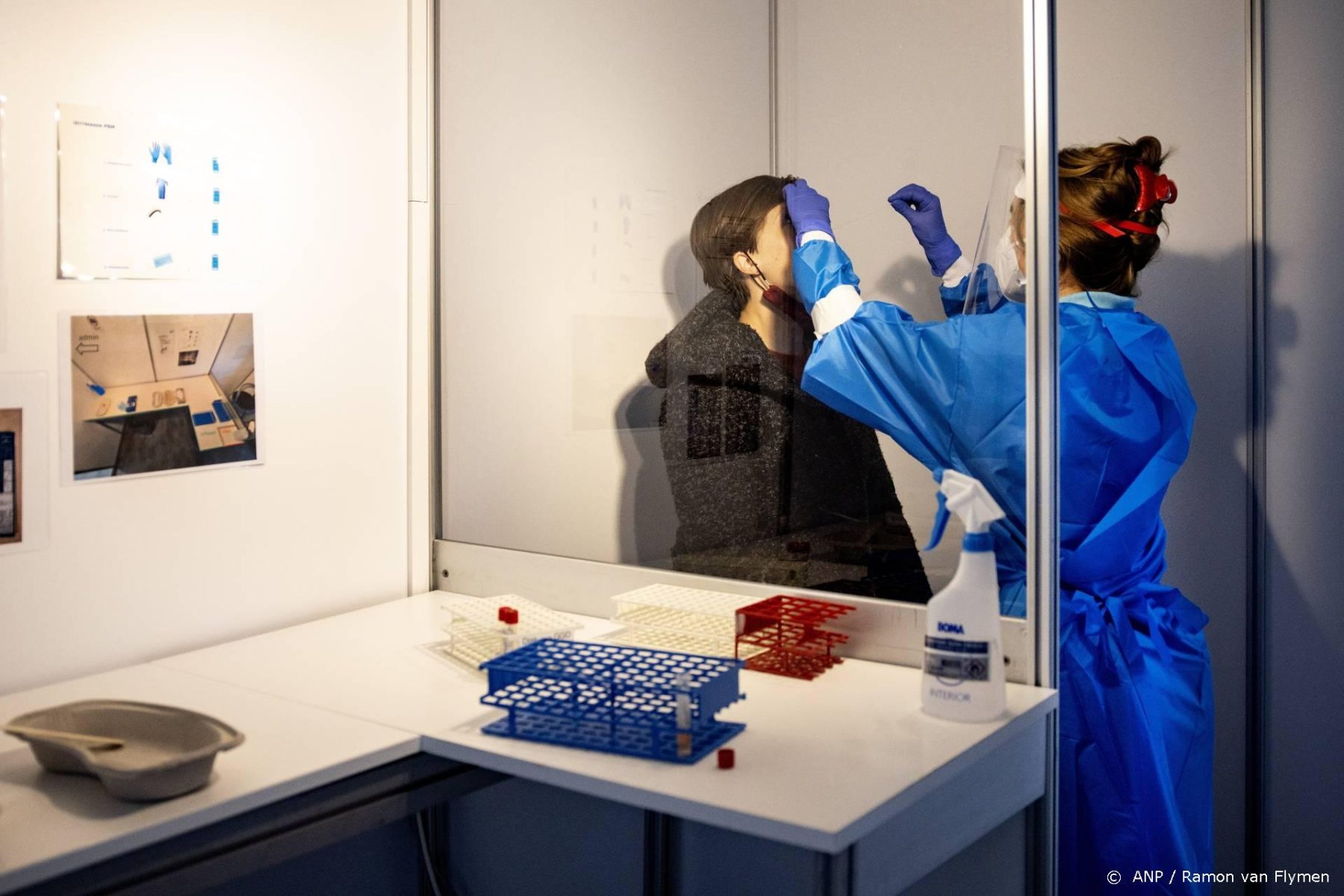 Weer een dagrecord: 65.393 nieuwe coronagevallen, achterstand neemt verder toe