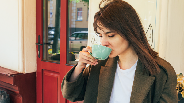 We drinken het ene kopje koffie na het andere, maar is dat wel zo goed?