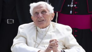 Paus emeritus erkent valse verklaring in misbruikonderzoek