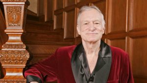 Thumbnail voor Ex-Playboy Bunnies doen boekje open over hun leven met Hugh Hefner: 'Hij deed het met mijn hond'