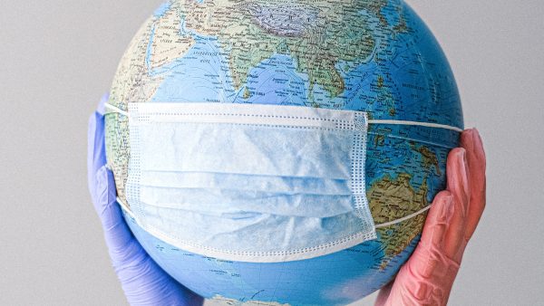 Engeland versoepelt coronaregels voor gevaccineerde reizigers, testplicht vervalt