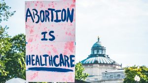 Thumbnail voor Poolse vrouw overlijdt door strikte abortuswet: 'Staat heeft bloed aan zijn handen'