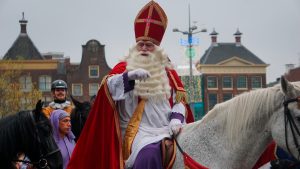 Thumbnail voor Paard van Sinterklaas ter discussie in Amsterdam, tot woede van Halsema: 'Totale flauwekul'