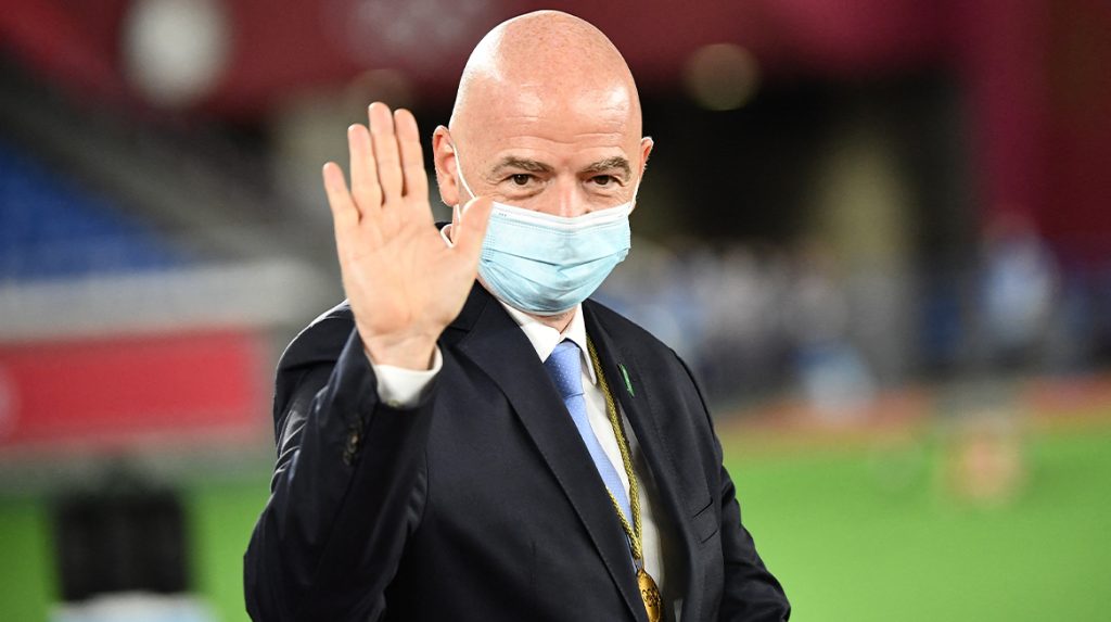 FIFA-voorzitter- 'Arbeidsomstandigheden Qatar hetzelfde als in Europa'