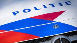 Thumbnail voor Winkeldieven in Rotterdam crashen met auto en vluchten met kindje (1)