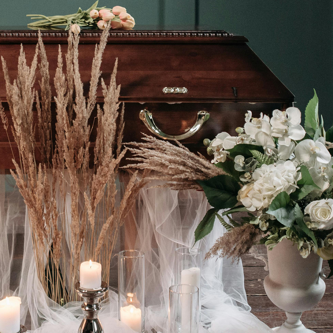 Katrín leunt tijdens begrafenis tegen 'muurtje': 'Ik viel er met veel lawaai doorheen, de zaal schrok zich rot'