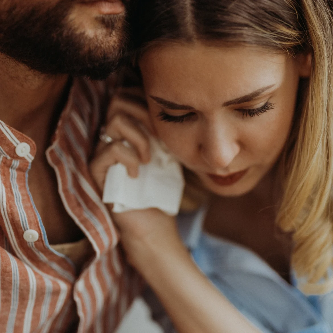 16.000 euro armer: de nieuwe liefde van weduwe Mira (39) was vooral uit op haar geld