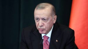 Thumbnail voor Turkse president Erdogan mengt zich in Oekraïne-crisis en reist naar Kiev