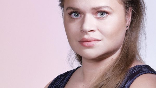 Anniek vertelt over straatintimidatie: 'Hij sloeg me vol in het gezicht'