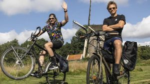 Bike for Homies: 500 homies fietsen van Amsterdam naar Parijs voor inzamelingsactie daklozen