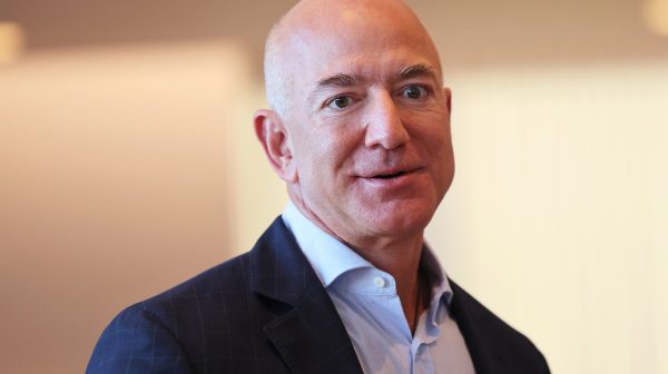 Een brug te ver: Rotterdamse ophaalbrug wereldnieuws om megajacht van Bezos