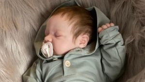 Thumbnail voor Lisa heeft vier levensechte reborn baby's: 'Ze geven me geborgenheid'