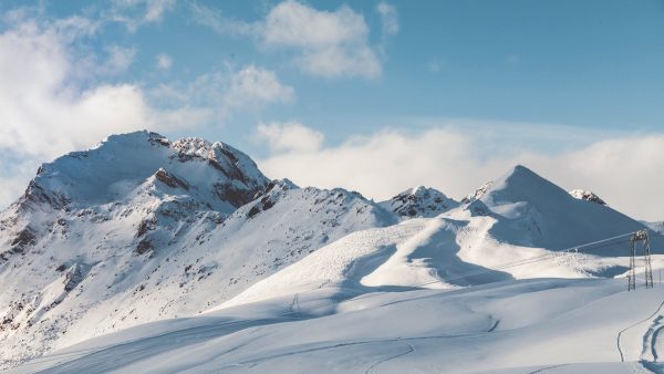 Zeker vier mensen overleden door lawine in skigebied Tirol