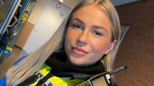 Thumbnail voor Jeugdboa Jackie (23) laat zien wat een boa écht doet: 'Een bekeuring is het laatste redmiddel'