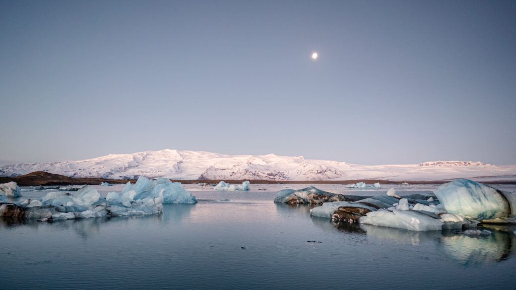 Vermist toeristenvliegtuigje teruggevonden in meer IJsland