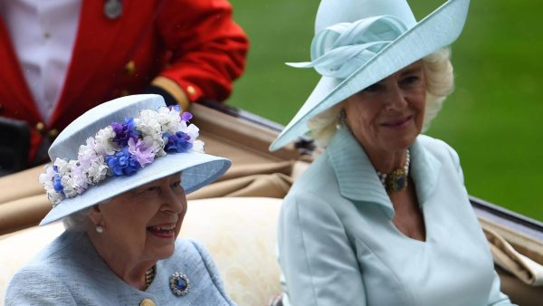 Koningin Elizabeth wil dat Camilla koningin-gemalin naast koning Charles