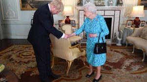 Boris Johnson brengt hulde aan jubilerende Queen: 'Historisch moment'