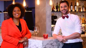 Thumbnail voor Van 'door bitch' naar maître in First Dates: Denice verwelkomt vanavond eerste gasten