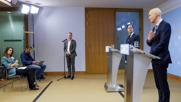 All by my self: Kuipers doet het dinsdag zonder Rutte