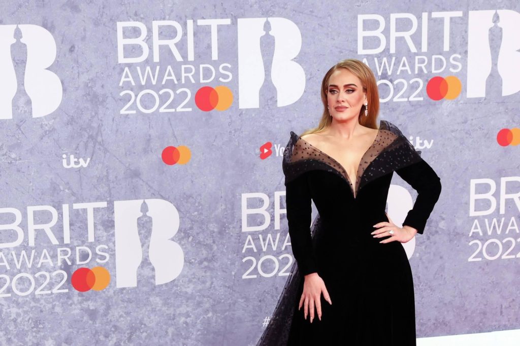 Adele voor het eerst in vijf jaar op de rode loper